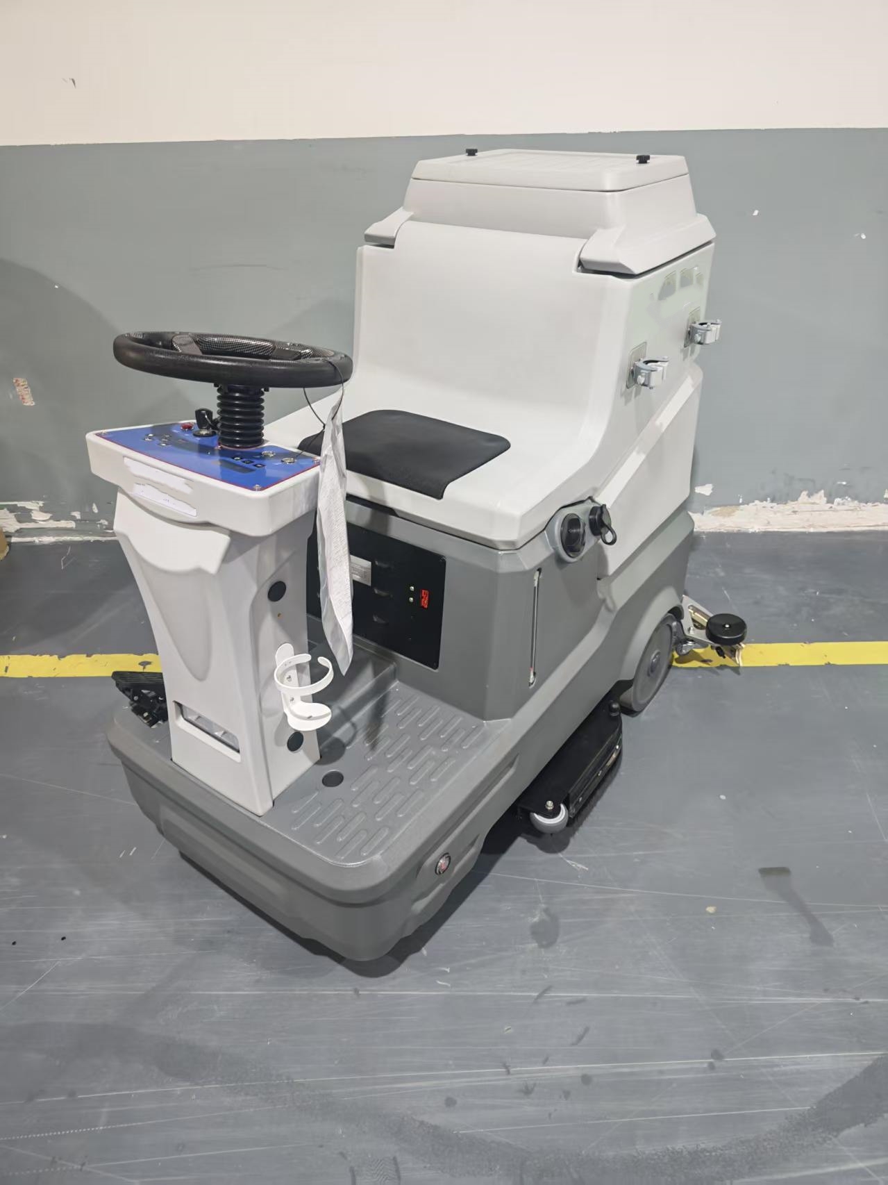 Ride on Floor Scrubber
